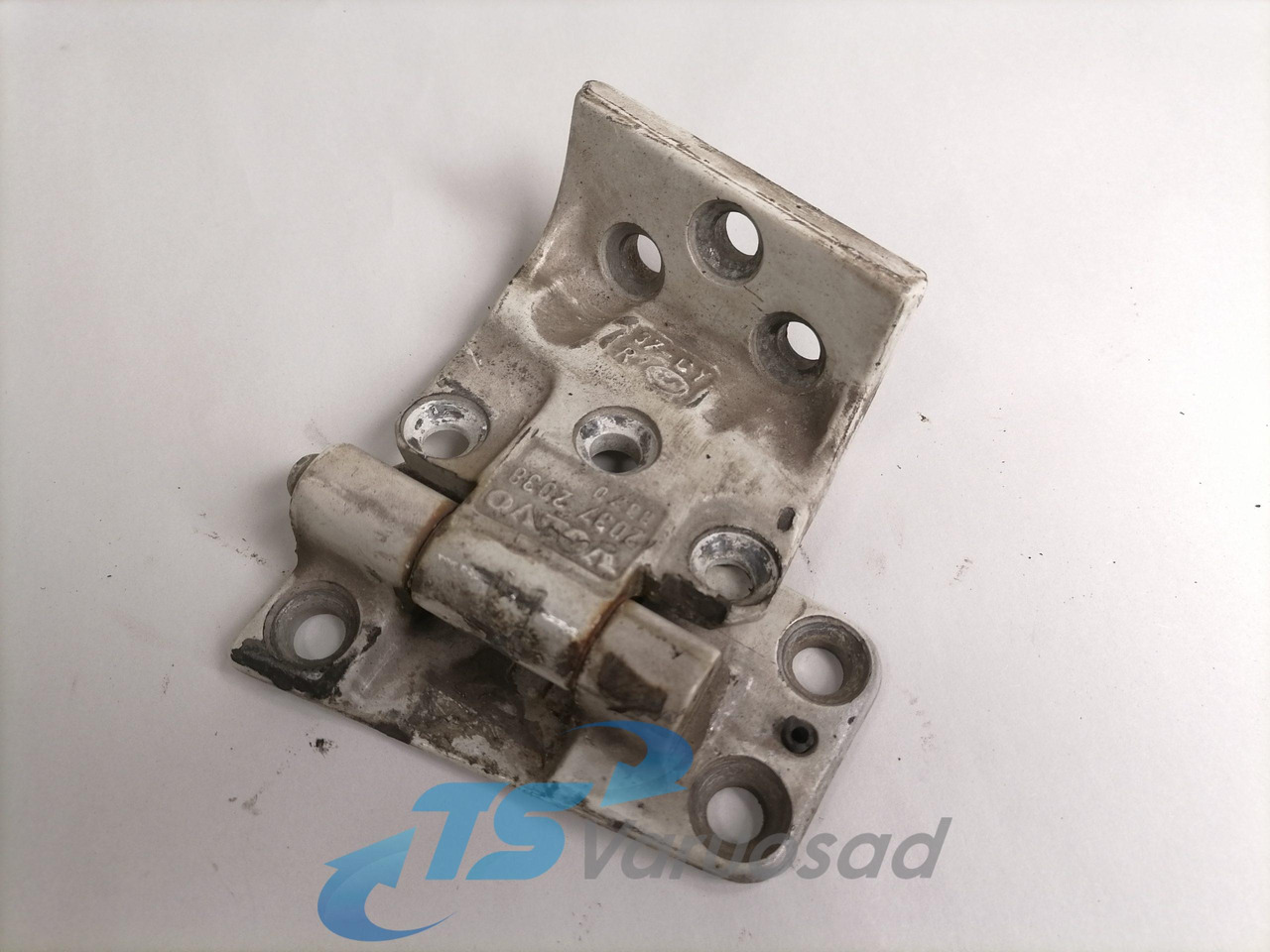 Volvo Door hinge 20372038 - باب و قطع الغيار - شاحنة: صورة 1 Volvo Door hinge 20372038 - باب و قطع الغيار - شاحنة: صورة 1