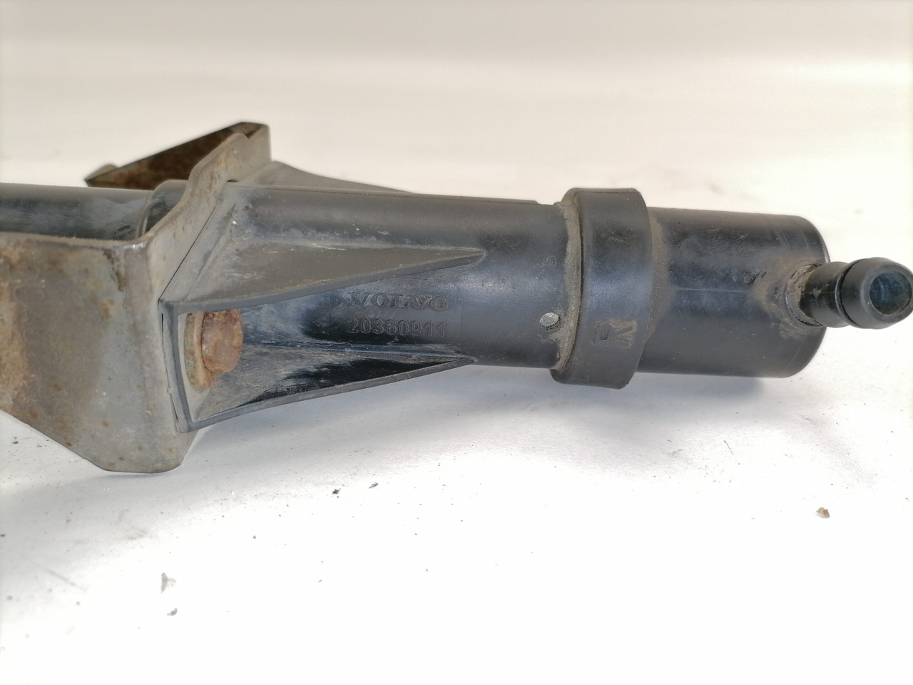 Volvo Headlight washer system 20360911 - أضواء/ إضاءة - شاحنة: صورة 3 Volvo Headlight washer system 20360911 - أضواء/ إضاءة - شاحنة: صورة 3