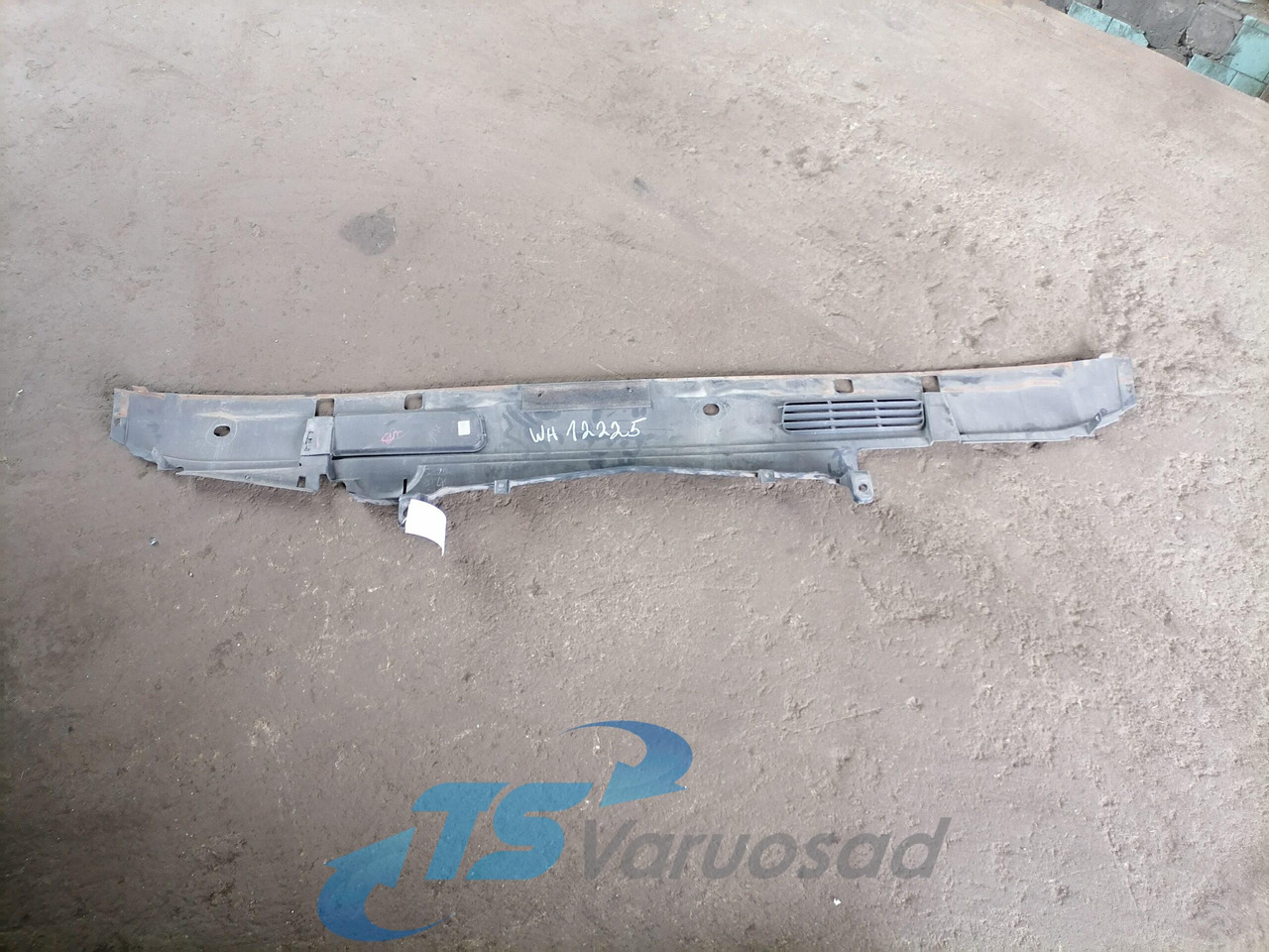 Volvo Iluvõre plastik 20527277 - شبكة تهوية - شاحنة: صورة 2 Volvo Iluvõre plastik 20527277 - شبكة تهوية - شاحنة: صورة 2