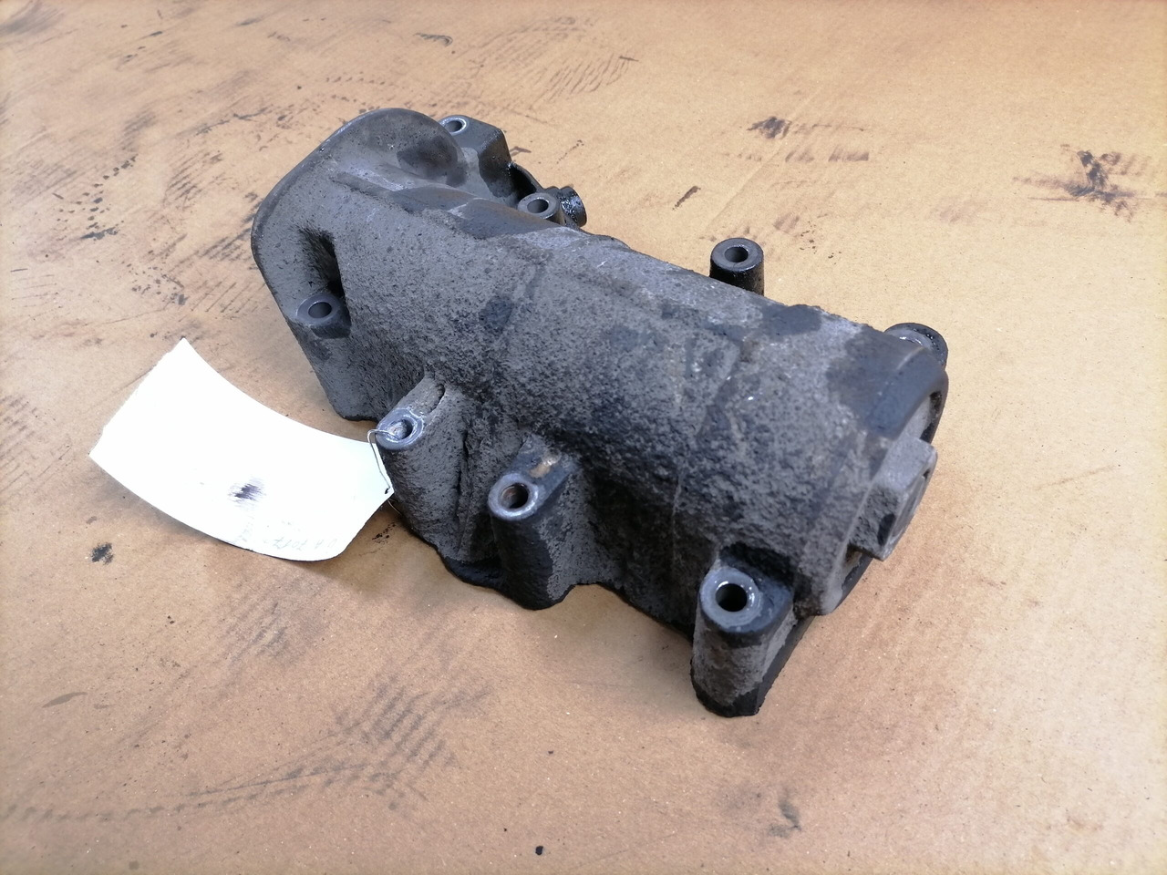 Volvo Käigukasti õlifiltri korpus 20700743 - علبة التروس و قطع الغيار - شاحنة: صورة 2 Volvo Käigukasti õlifiltri korpus 20700743 - علبة التروس و قطع الغيار - شاحنة: صورة 2