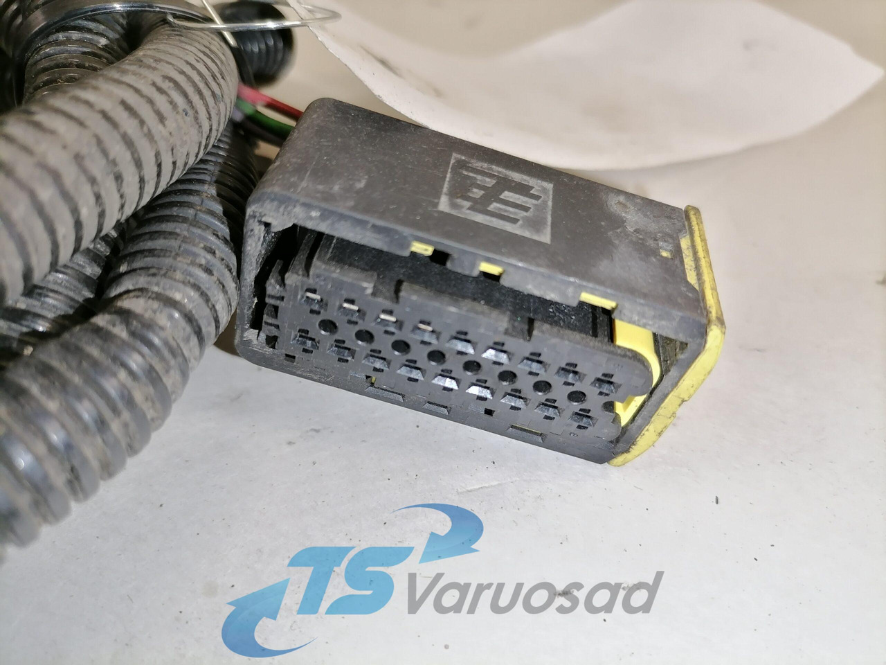 Volvo Raami juhtmestik 22527890 - قطع غيار عامة - شاحنة: صورة 3 Volvo Raami juhtmestik 22527890 - قطع غيار عامة - شاحنة: صورة 3