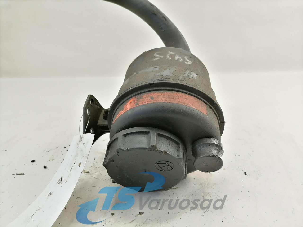 Volvo Steering oil tank+ bracket 1592945 - خرطوم التوجيه - شاحنة: صورة 2 Volvo Steering oil tank+ bracket 1592945 - خرطوم التوجيه - شاحنة: صورة 2