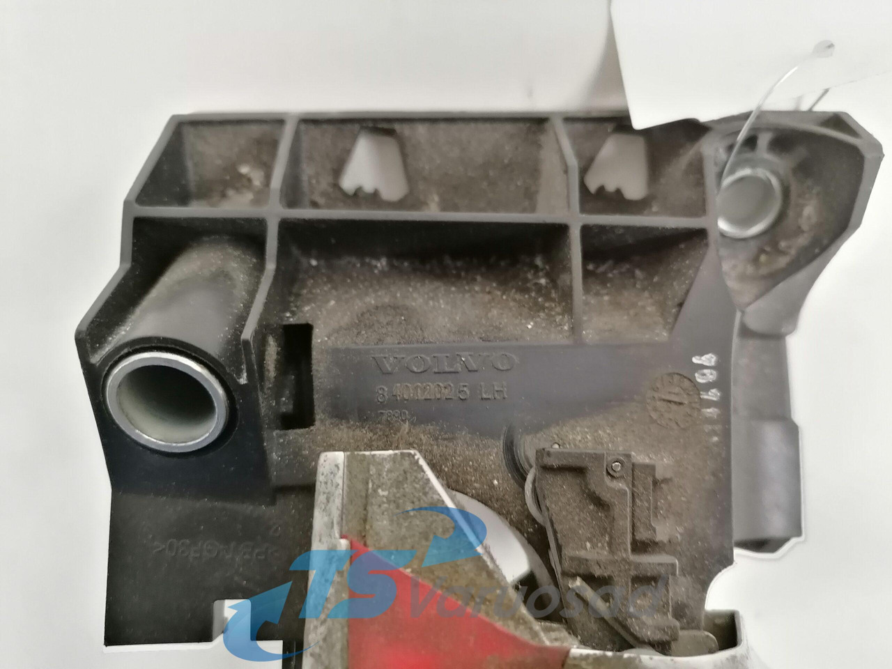 Volvo Ukselink, sisemine vasak 84012025 - باب و قطع الغيار - شاحنة: صورة 4 Volvo Ukselink, sisemine vasak 84012025 - باب و قطع الغيار - شاحنة: صورة 4