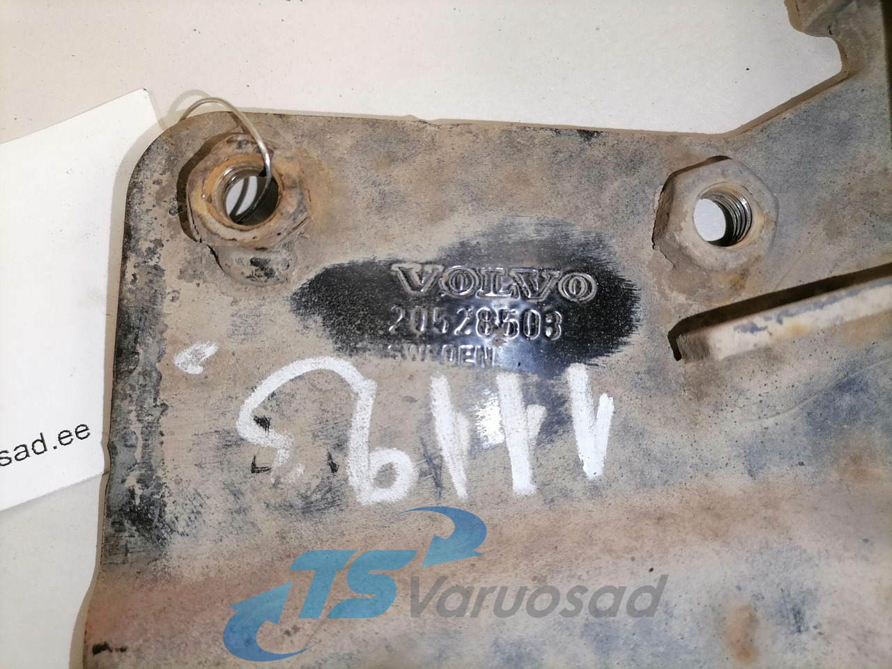 Volvo lower grille carrier hinge 20528503 - شبكة تهوية - شاحنة: صورة 2 Volvo lower grille carrier hinge 20528503 - شبكة تهوية - شاحنة: صورة 2
