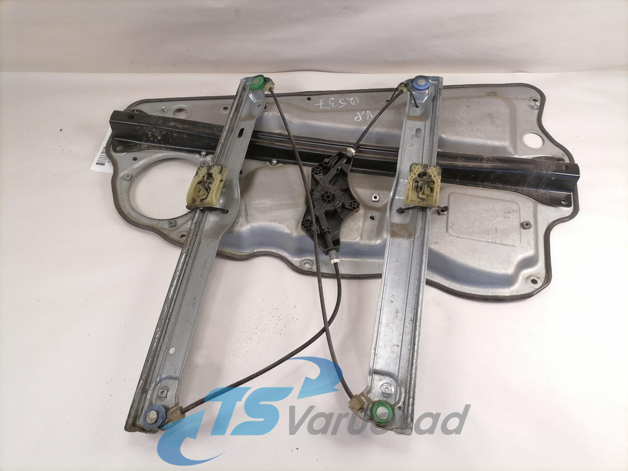 Volvo window mechanism 84225944 - باب و قطع الغيار - شاحنة: صورة 2 Volvo window mechanism 84225944 - باب و قطع الغيار - شاحنة: صورة 2