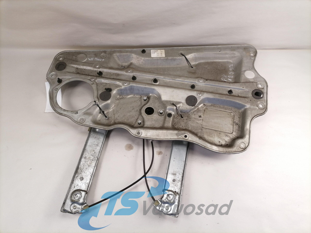 Volvo window mechanism 84225953 - باب و قطع الغيار - شاحنة: صورة 1 Volvo window mechanism 84225953 - باب و قطع الغيار - شاحنة: صورة 1