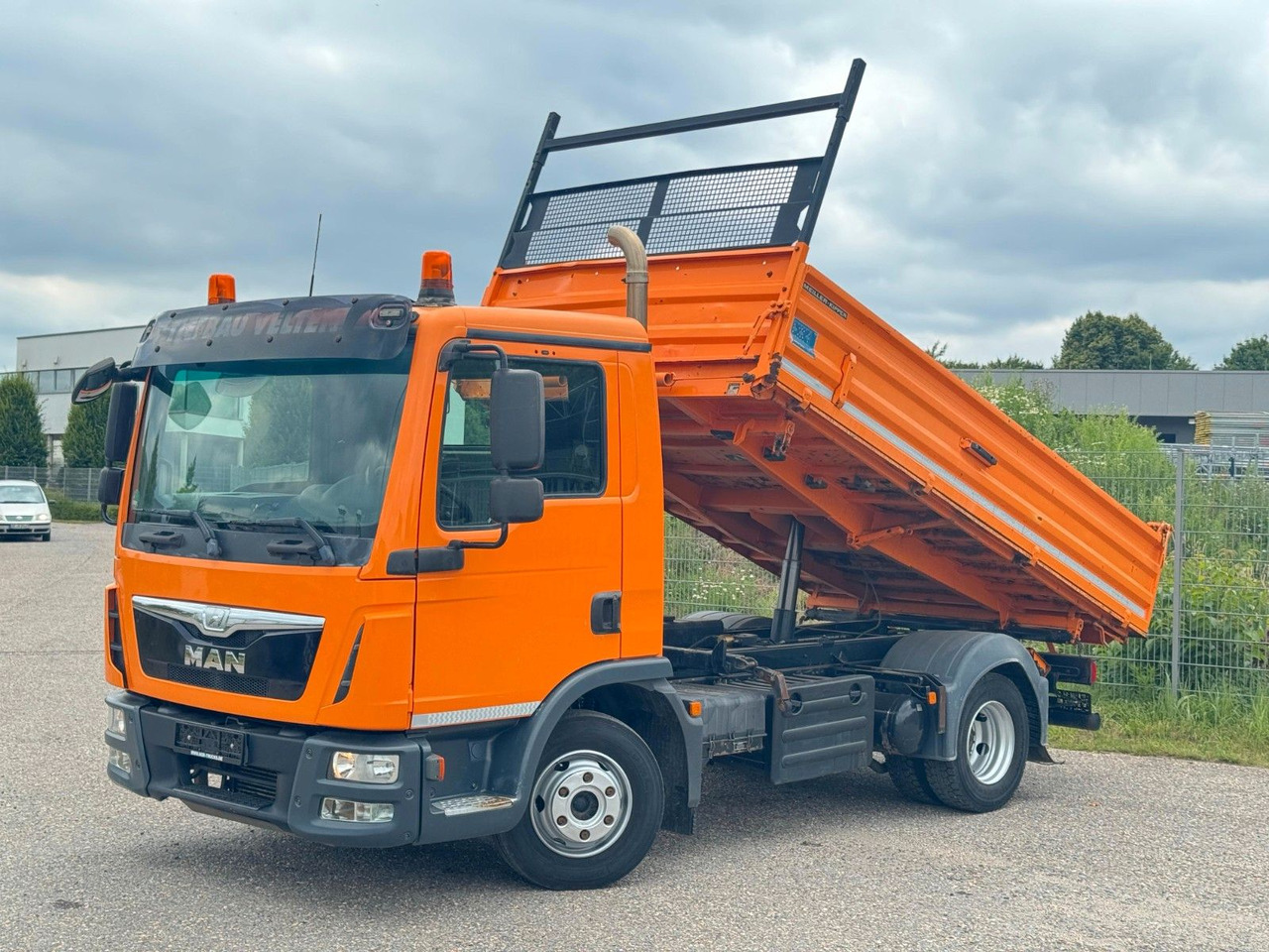 MAN 8.220 4x2 Meiller 3S. Kipper | Sperrdiff. | AHK - شاحنة قلاب: صورة 1 MAN 8.220 4x2 Meiller 3S. Kipper | Sperrdiff. | AHK - شاحنة قلاب: صورة 1