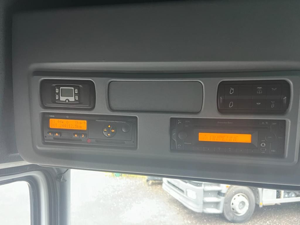 Mercedes-Benz 1324 4X2 Koffer Plane 6 to. Hebebühne Mercedes-Benz 1324 4X2 Koffer Plane 6 to. Hebebühne - شاحنة ذات ستائر جانبية: صورة 5 Mercedes-Benz 1324 4X2 Koffer Plane 6 to. Hebebühne Mercedes-Benz 1324 4X2 Koffer Plane 6 to. Hebebühne - شاحنة ذات ستائر جانبية: صورة 5