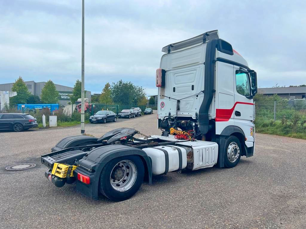 Mercedes-Benz 1842 4X2 mit Höhenverstellbarer Sattelkuppung Mercedes-Benz 1842 4X2 mit Höhenverstellbarer Sattelkuppung - رأس تريلا: صورة 2 Mercedes-Benz 1842 4X2 mit Höhenverstellbarer Sattelkuppung Mercedes-Benz 1842 4X2 mit Höhenverstellbarer Sattelkuppung - رأس تريلا: صورة 2