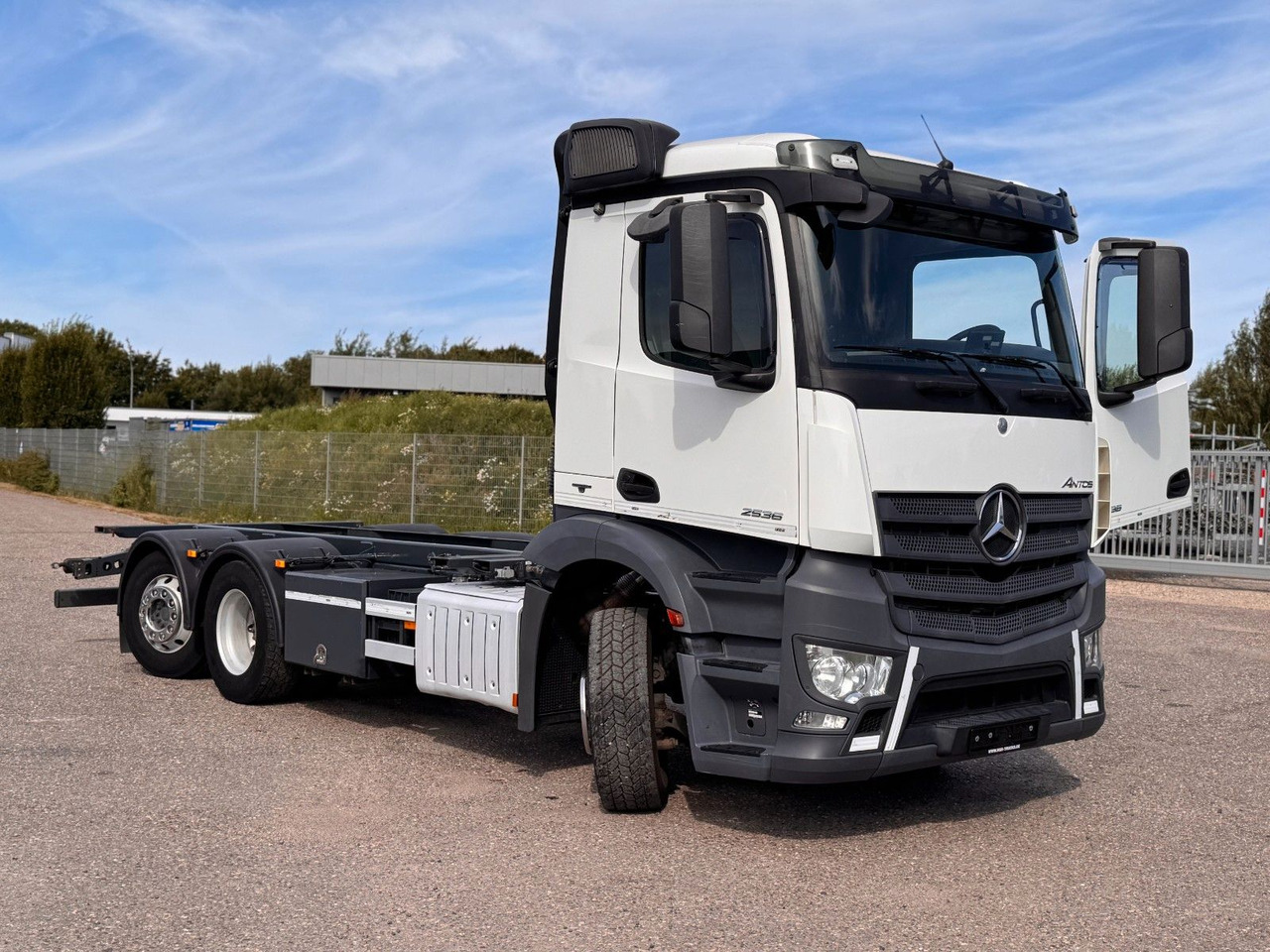 Mercedes-Benz 2536 6X2 ADR & kipphydraulik für Gastank - شاحنة صهريج: صورة 1 Mercedes-Benz 2536 6X2 ADR & kipphydraulik für Gastank - شاحنة صهريج: صورة 1