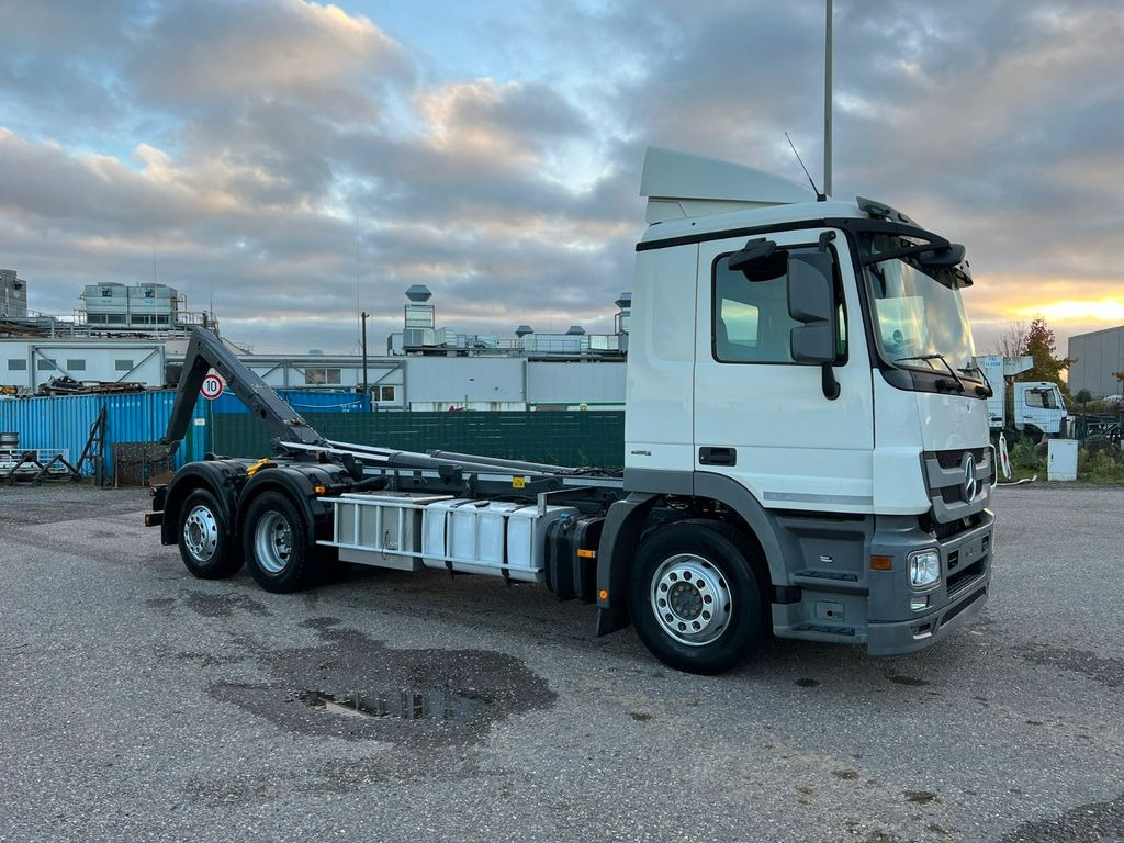 Mercedes-Benz 2541 6X2 Meiller Funk Zustand wie 200 tkm Mercedes-Benz 2541 6X2 Meiller RK 20.65 Funk | Top Zustand! - شاحنة برافعة خطافية: صورة 3 Mercedes-Benz 2541 6X2 Meiller Funk Zustand wie 200 tkm Mercedes-Benz 2541 6X2 Meiller RK 20.65 Funk | Top Zustand! - شاحنة برافعة خطافية: صورة 3