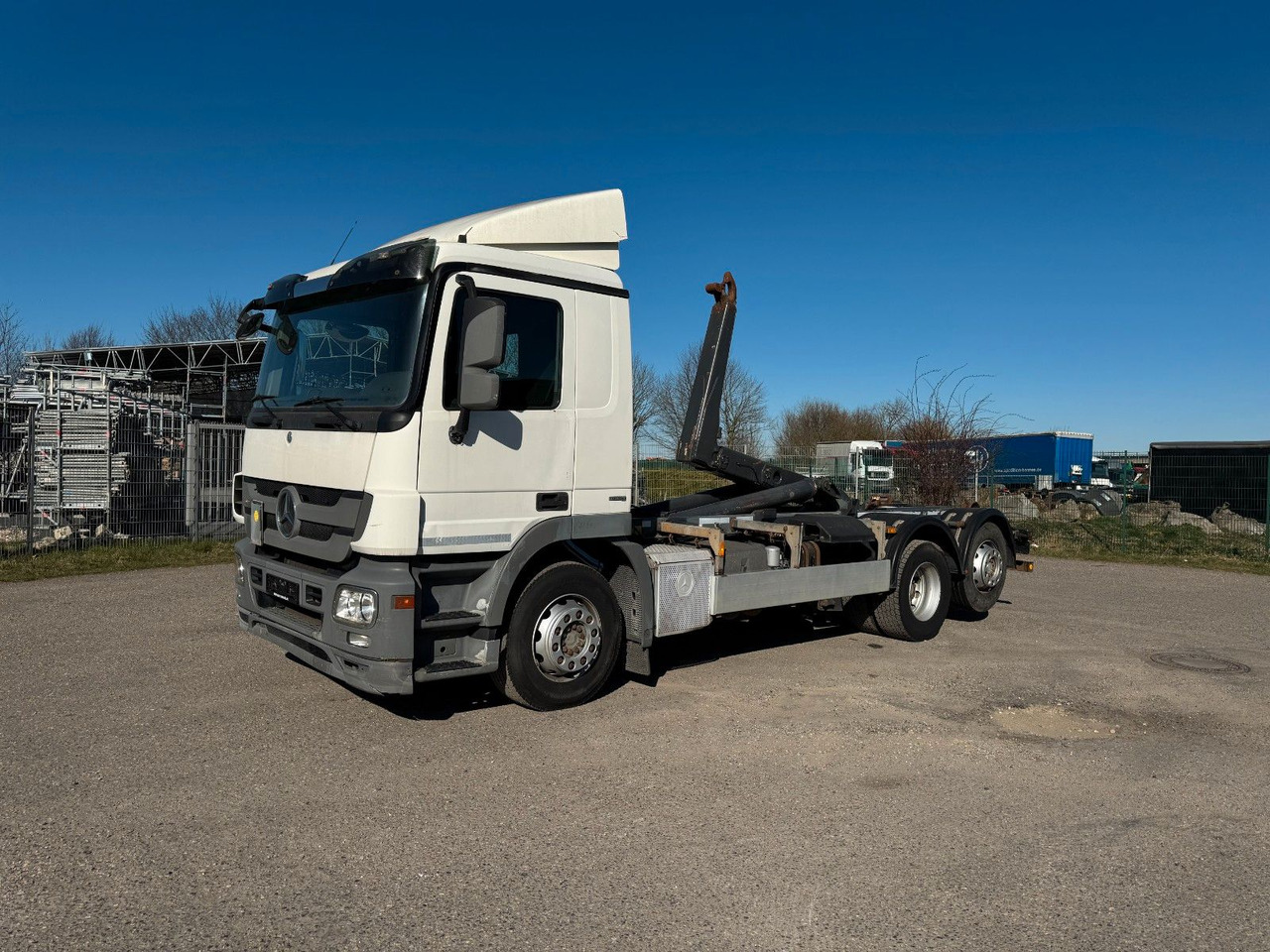 Mercedes-Benz 2541 6X2 Meiller RK 20.65 Klima M-Haus - شاحنة برافعة خطافية: صورة 1 Mercedes-Benz 2541 6X2 Meiller RK 20.65 Klima M-Haus - شاحنة برافعة خطافية: صورة 1