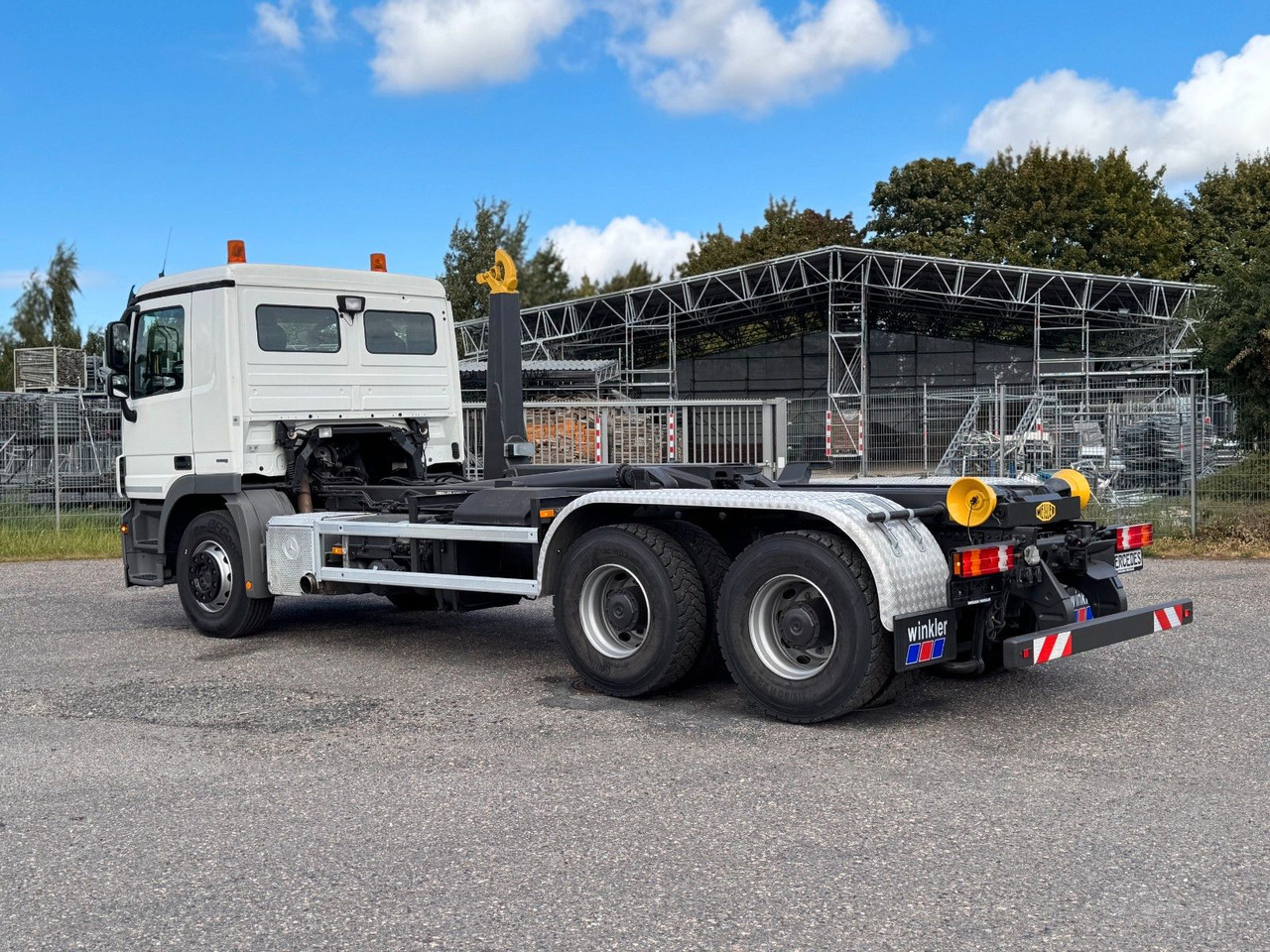 Mercedes-Benz 2641 6X4 Retarder Meiller mit Funk Top Zust - شاحنة برافعة خطافية: صورة 1 Mercedes-Benz 2641 6X4 Retarder Meiller mit Funk Top Zust - شاحنة برافعة خطافية: صورة 1