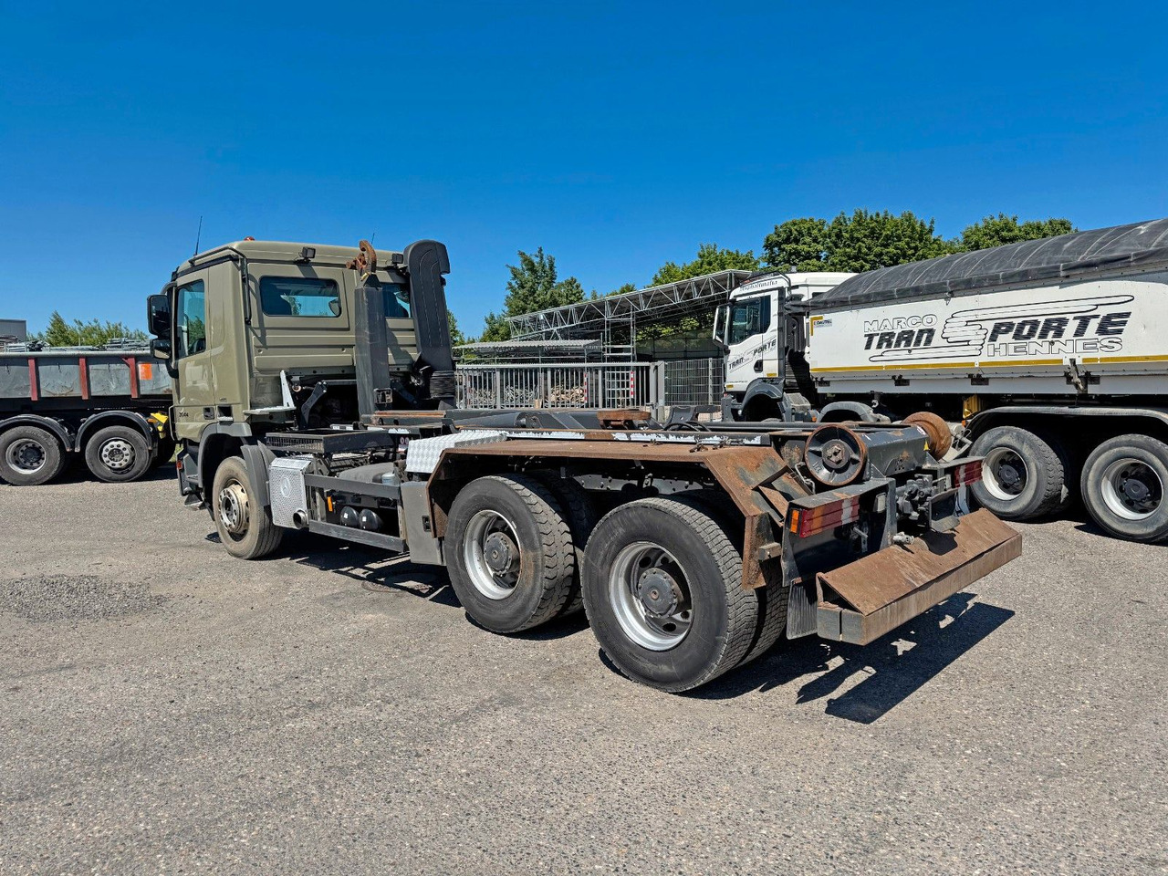 Mercedes-Benz 2644 6X4 VDL Abroller mit 3,90 Radstand Blatt BL - شاحنة برافعة خطافية: صورة 1 Mercedes-Benz 2644 6X4 VDL Abroller mit 3,90 Radstand Blatt BL - شاحنة برافعة خطافية: صورة 1
