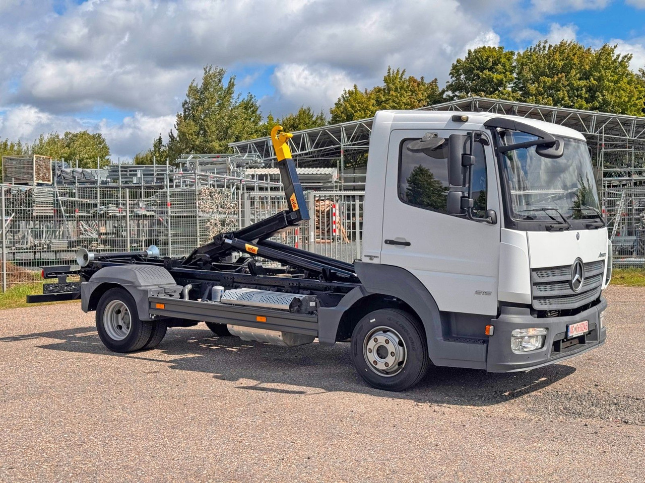 Mercedes-Benz 816 4X2 mit neuem Hyva Abroller Funk - شاحنة برافعة خطافية: صورة 2 Mercedes-Benz 816 4X2 mit neuem Hyva Abroller Funk - شاحنة برافعة خطافية: صورة 2