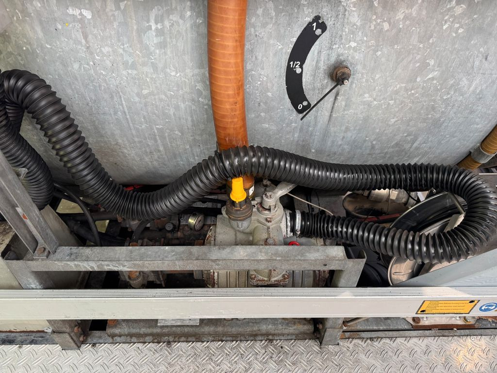 Mercedes-Benz 818 4X2 ROM Toilettenwagen Mercedes-Benz 818 4X2 ROM Toilettenwagen 6 Plätze - فراغ شاحنة: صورة 4 Mercedes-Benz 818 4X2 ROM Toilettenwagen Mercedes-Benz 818 4X2 ROM Toilettenwagen 6 Plätze - فراغ شاحنة: صورة 4