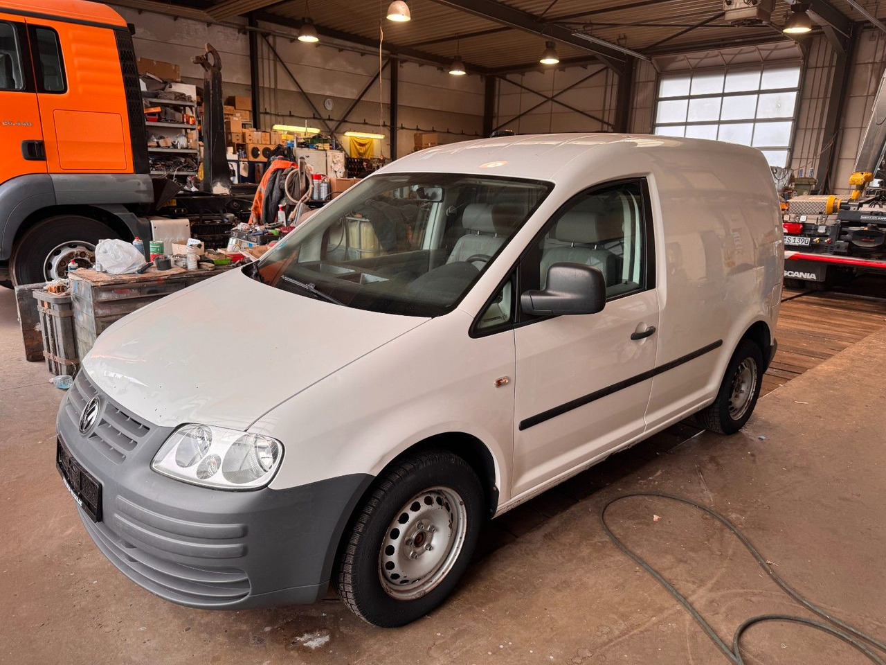 Volkswagen Caddy 69 PS Diesel - فان المدمجة: صورة 1 Volkswagen Caddy 69 PS Diesel - فان المدمجة: صورة 1