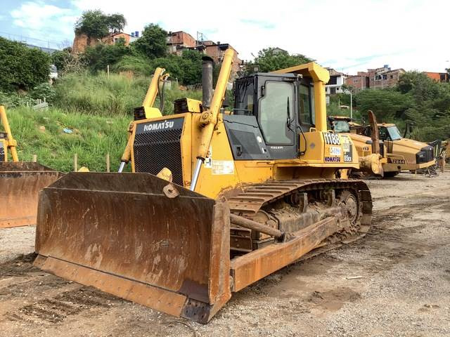 Komatsu D85EX-15 - بلدوزر: صورة 1 Komatsu D85EX-15 - بلدوزر: صورة 1