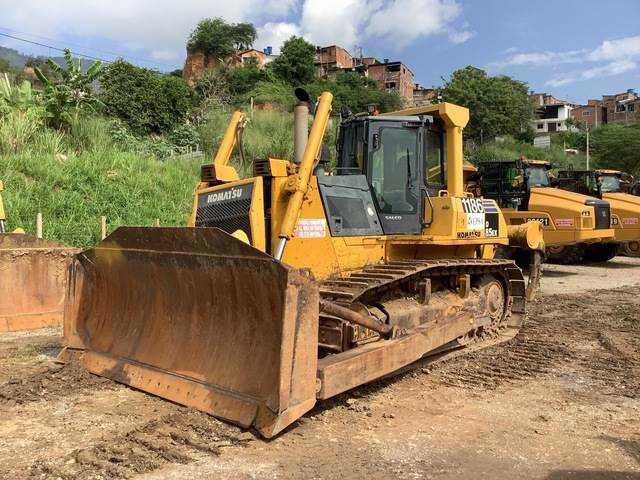 Komatsu D85EX-15 - بلدوزر: صورة 1 Komatsu D85EX-15 - بلدوزر: صورة 1