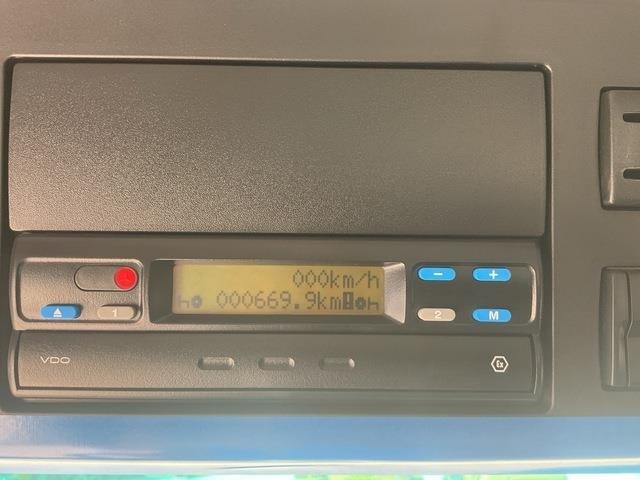 شاحنة بهيكل معدني للمقصورة Mercedes-Benz Arocs 4240: صورة 15