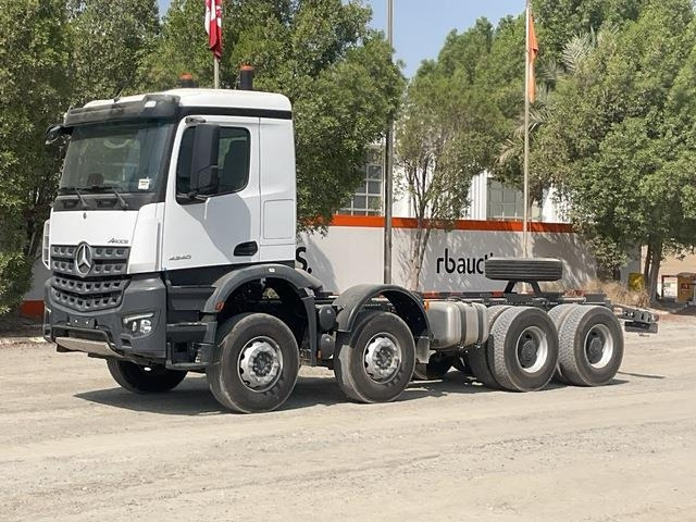 Mercedes-Benz Arocs 4240 - شاحنة بهيكل معدني للمقصورة: صورة 1 Mercedes-Benz Arocs 4240 - شاحنة بهيكل معدني للمقصورة: صورة 1
