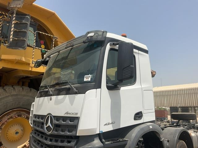 شاحنة بهيكل معدني للمقصورة Mercedes-Benz Arocs 4240: صورة 12