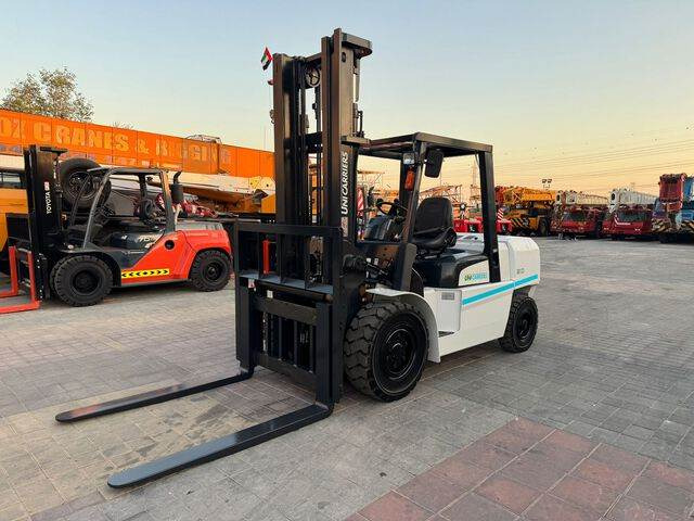 UniCarriers D1F5F50U - رافعة شوكية ديزل: صورة 1 UniCarriers D1F5F50U - رافعة شوكية ديزل: صورة 1