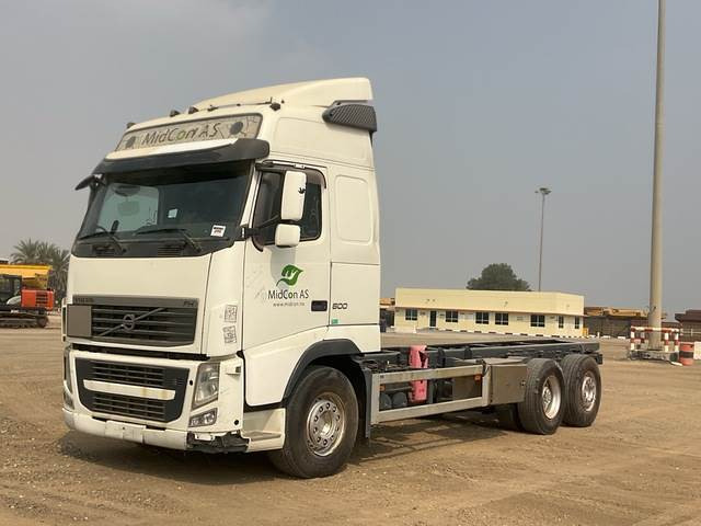 Volvo FH500 - شاحنة بهيكل معدني للمقصورة: صورة 1 Volvo FH500 - شاحنة بهيكل معدني للمقصورة: صورة 1