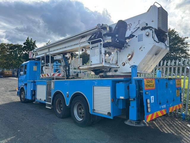 Scania P113ML - منصة محمولة مثبتة على الشاحنة: صورة 2 Scania P113ML - منصة محمولة مثبتة على الشاحنة: صورة 2