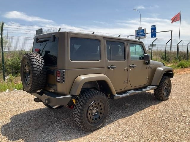 Jeep Wrangler JK Command - سيارة دفع رباعي: صورة 3 Jeep Wrangler JK Command - سيارة دفع رباعي: صورة 3