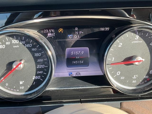 سيارة Mercedes-Benz E220D: صورة 7