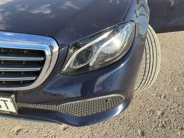 سيارة Mercedes-Benz E220D: صورة 10