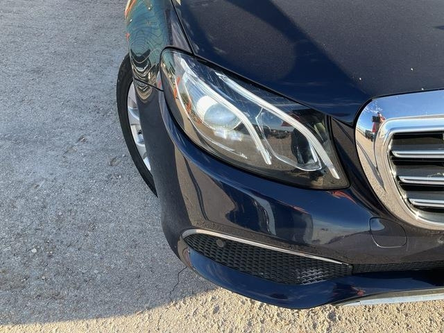 سيارة Mercedes-Benz E220D: صورة 11