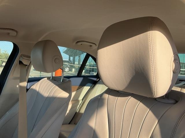 سيارة Mercedes-Benz E220D: صورة 16