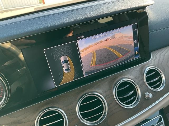 سيارة Mercedes-Benz E220D: صورة 22