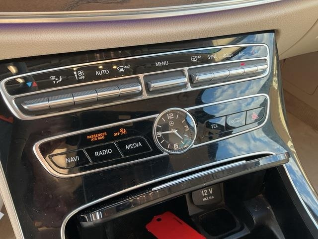 سيارة Mercedes-Benz E220D: صورة 20