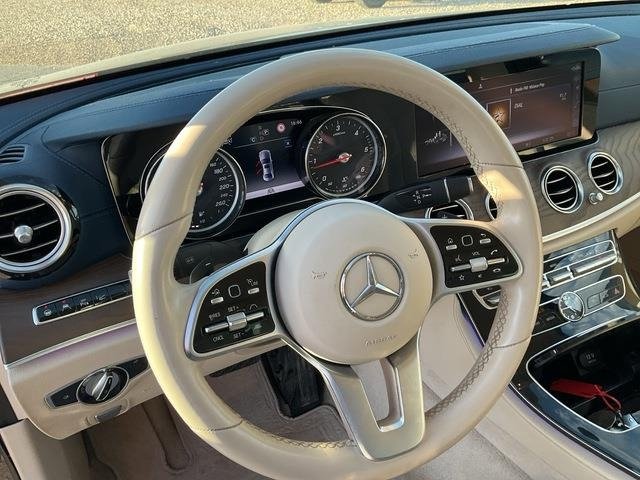 سيارة Mercedes-Benz E220D: صورة 19