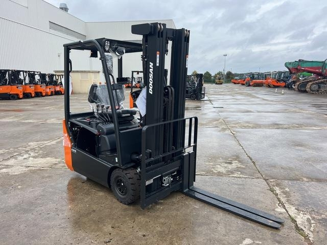 Doosan B15T-7 PLUS - رافعة شوكية كهربائية: صورة 4 Doosan B15T-7 PLUS - رافعة شوكية كهربائية: صورة 4