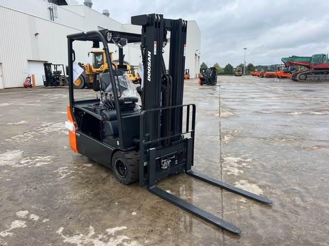 Doosan B20T-7 PLUS - رافعة شوكية كهربائية: صورة 4 Doosan B20T-7 PLUS - رافعة شوكية كهربائية: صورة 4