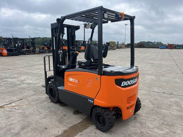 Doosan B30X-7 PLUS - رافعة شوكية كهربائية: صورة 2 Doosan B30X-7 PLUS - رافعة شوكية كهربائية: صورة 2