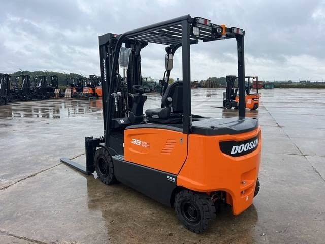 Doosan B35X-7 PLUS - رافعة شوكية كهربائية: صورة 2 Doosan B35X-7 PLUS - رافعة شوكية كهربائية: صورة 2