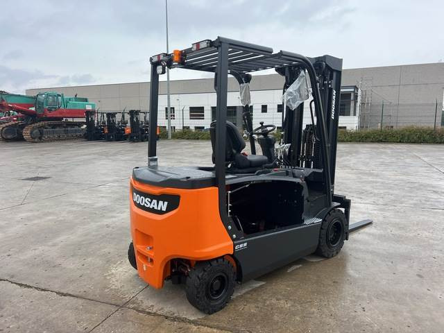Doosan B35X-7 PLUS - رافعة شوكية كهربائية: صورة 3 Doosan B35X-7 PLUS - رافعة شوكية كهربائية: صورة 3