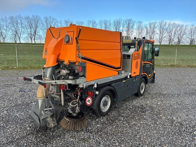 Boschung Pony P4T - سياره كنس شوارع: صورة 4 Boschung Pony P4T - سياره كنس شوارع: صورة 4