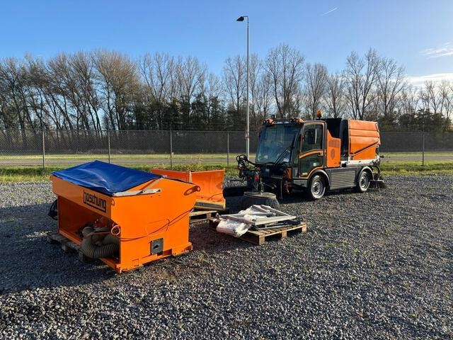 Boschung Pony P4T - سياره كنس شوارع: صورة 1 Boschung Pony P4T - سياره كنس شوارع: صورة 1