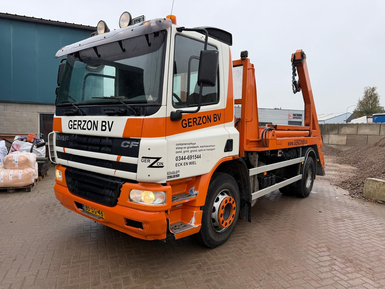 DAF CF 75.310 - شاحنة لودر انزلاقي: صورة 1 DAF CF 75.310 - شاحنة لودر انزلاقي: صورة 1