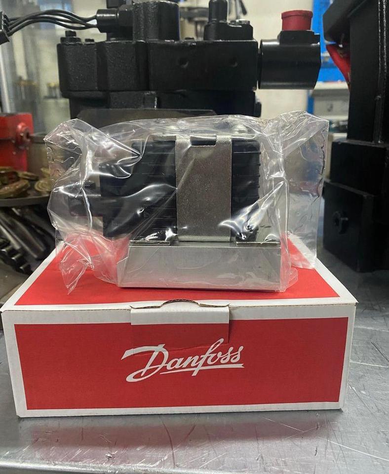 DANFOSS / SAUER PRESSURE CONTROL VALVE MCV116A3204 - صمام هيدروليكي - آلات الإنشاء: صورة 1 DANFOSS / SAUER PRESSURE CONTROL VALVE MCV116A3204 - صمام هيدروليكي - آلات الإنشاء: صورة 1