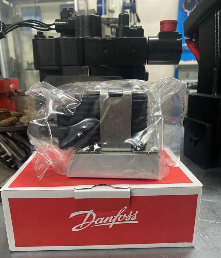 Danfoss MOOG Valfi Sauer-Danfoss MCV116G4201 for BOMAG construction roller - أجهزة هيدروليكية - مدحلة: صورة 1 Danfoss MOOG Valfi Sauer-Danfoss MCV116G4201 for BOMAG construction roller - أجهزة هيدروليكية - مدحلة: صورة 1