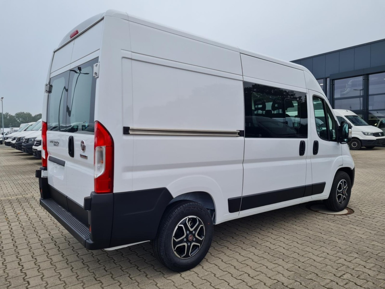 Fiat Ducato 35 Kasten Doka 7-Sitze 2x Schiebetür Maxi L2H2 - فان, الشاحنات الصغيرة كابينة مزدوجة: صورة 5 Fiat Ducato 35 Kasten Doka 7-Sitze 2x Schiebetür Maxi L2H2 - فان, الشاحنات الصغيرة كابينة مزدوجة: صورة 5