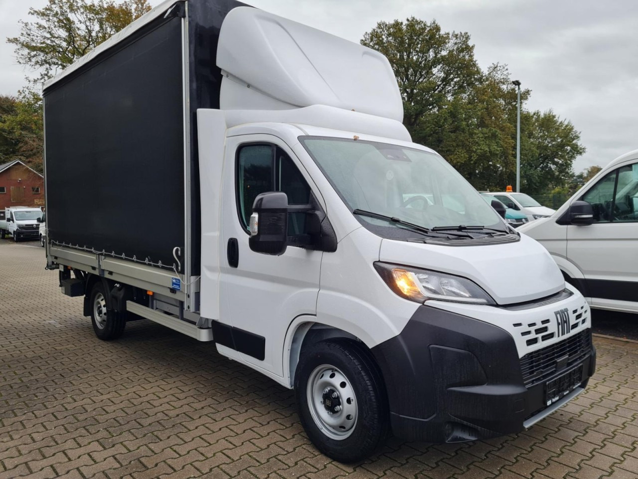 Fiat Ducato 35 Maxi Pritsche 2x Schiebeplane LBW LUFTFEDER - شاحنة مغلقة بستائر جانبية: صورة 4 Fiat Ducato 35 Maxi Pritsche 2x Schiebeplane LBW LUFTFEDER - شاحنة مغلقة بستائر جانبية: صورة 4