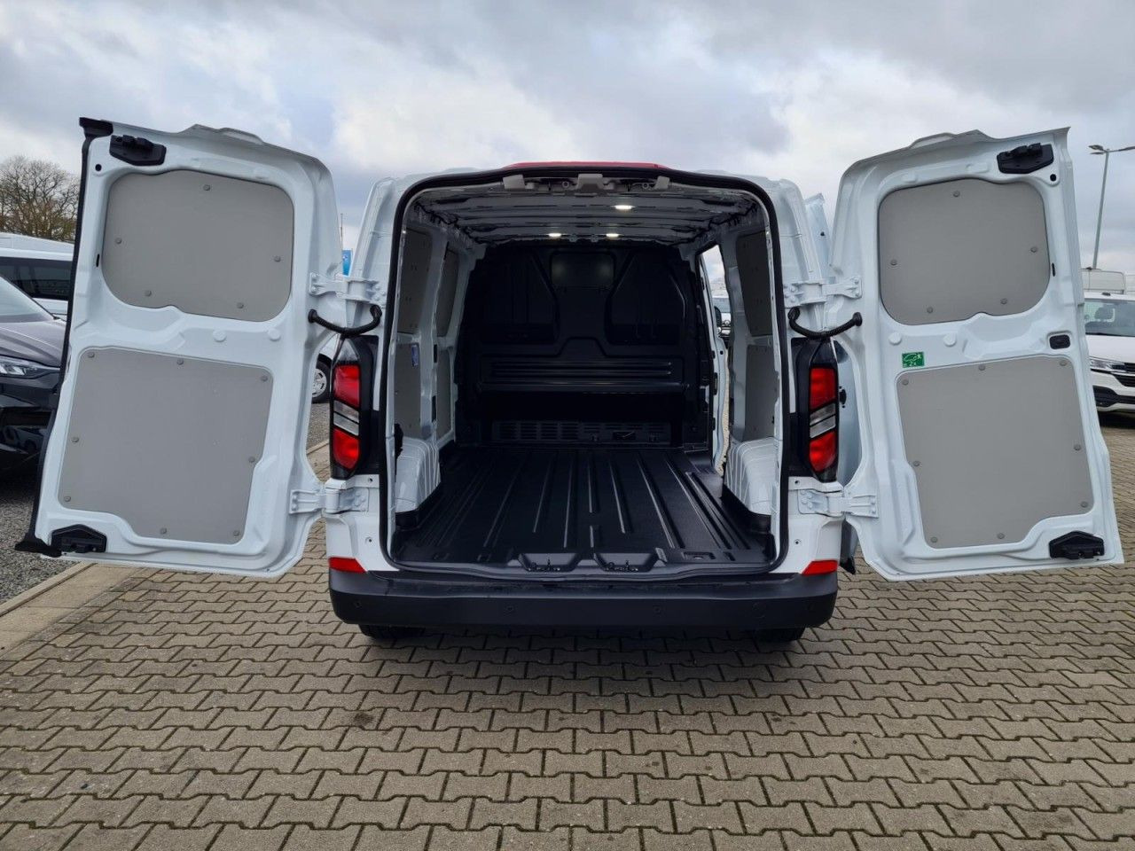 Ford Custom Kasten 320 L2 Trend KLIMA KAMERA TEMPOMAT - فان المدمجة: صورة 5 Ford Custom Kasten 320 L2 Trend KLIMA KAMERA TEMPOMAT - فان المدمجة: صورة 5